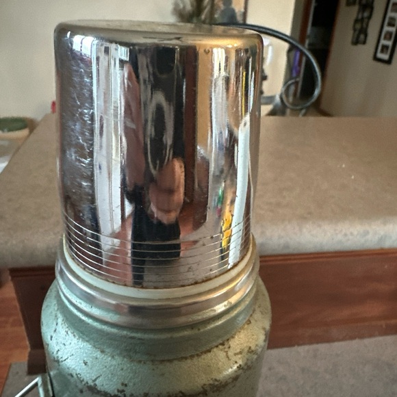 VINTAGE Aladdin Stanley 1quart Thermos A-944DH metal, Green Vacuum Bottle - Picture 5 of 6